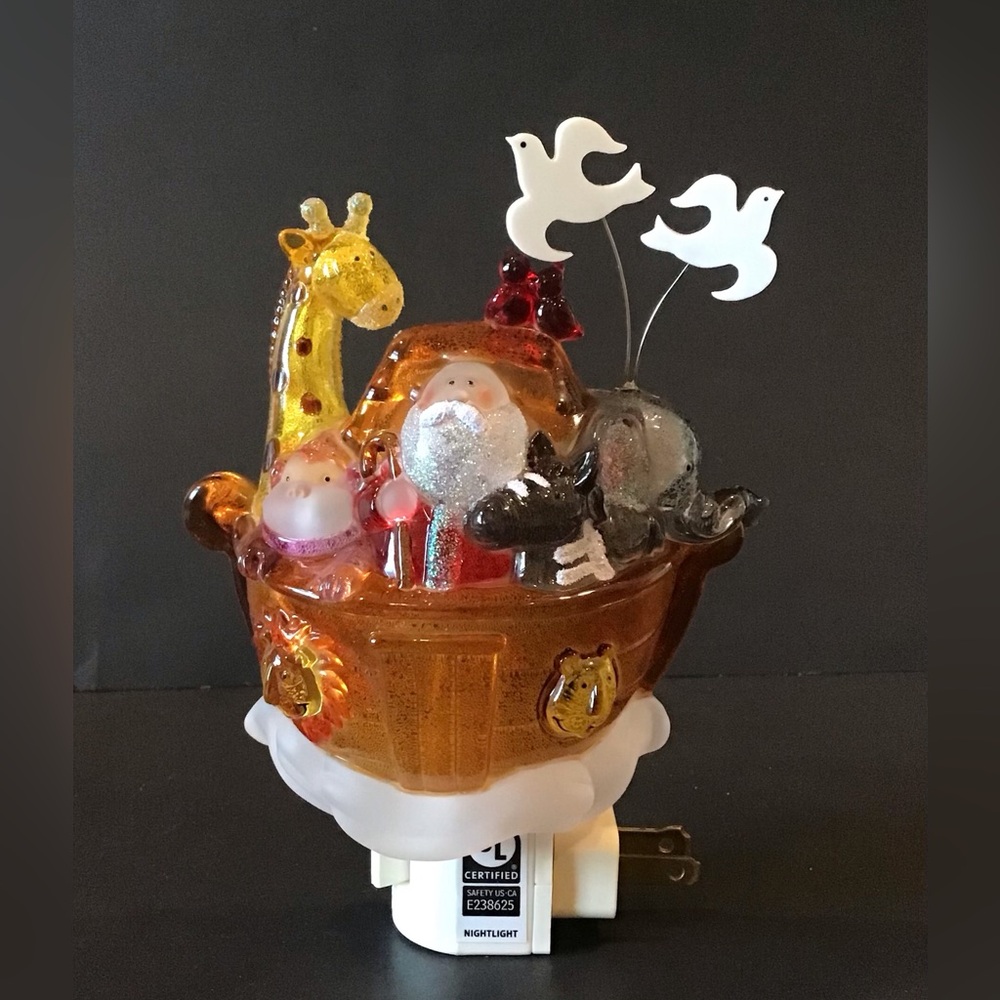 NIB Whimsical Noah's Ark Acrylic Nightlight
